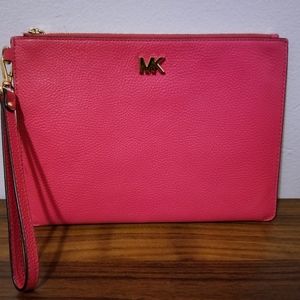 🌸Michael Kors Wristlet🌸
